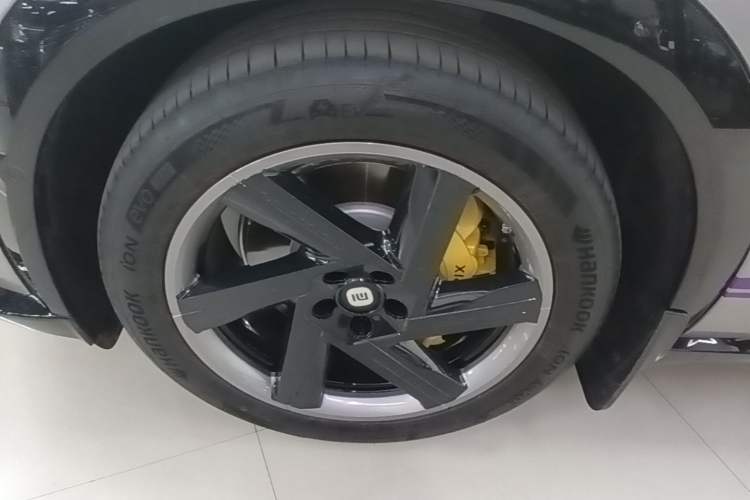 Used Xiaomi Auto YU7 2025 Ultra-Long Range All-Wheel Drive Pro Version Left Front Wheel Hub