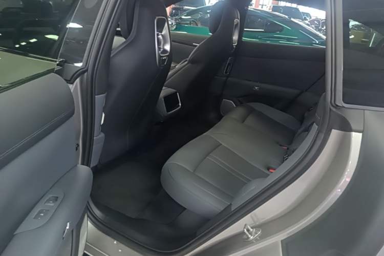 Used Xiaomi Auto YU7 2025 Ultra-Long Range All-Wheel Drive Pro Version Left Rear Seat