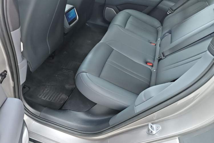 Used Xiaomi Auto YU7 2025 Ultra-Long Range Rear-Wheel Drive Version Left Rear Seat