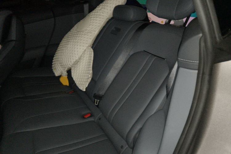 Used Xiaomi Auto YU7 2025 Ultra-Long Range High-Performance All-Wheel-Drive Max Edition Left Rear Seat