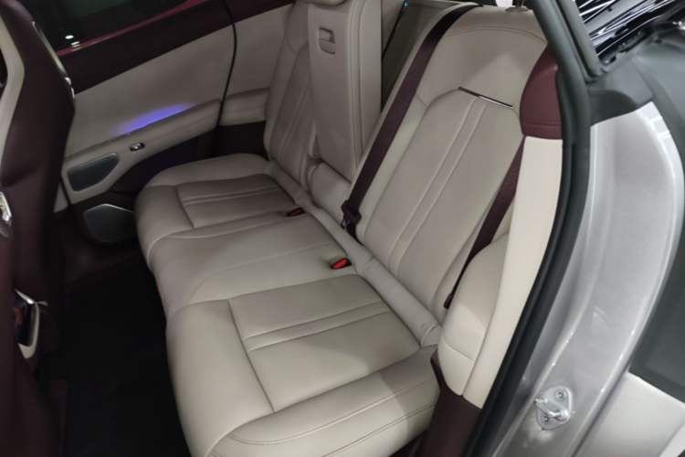 Used Xiaomi Auto YU7 2025 Ultra-Long Range High-Performance All-Wheel-Drive Max Edition Left Rear Seat