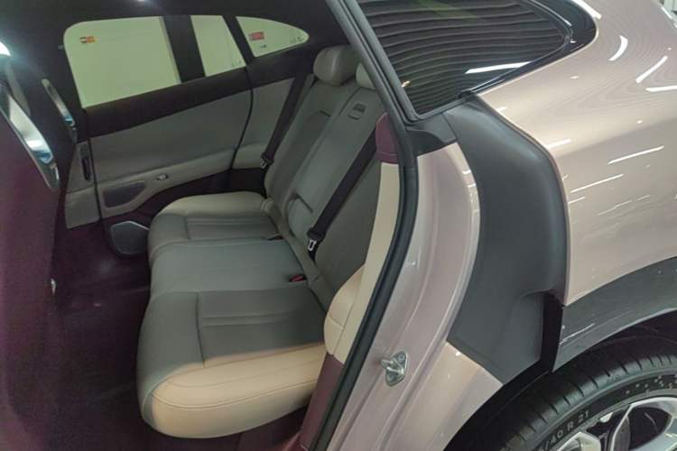 Used Xiaomi Auto YU7 2025 Ultra-Long Range High-Performance All-Wheel-Drive Max Edition Left Rear Seat
