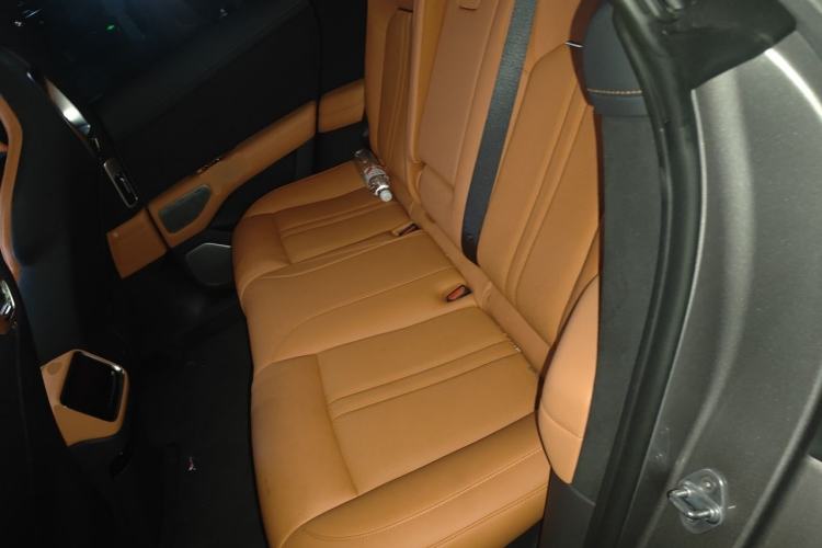 Used Xiaomi Auto YU7 2025 Ultra-Long Range High-Performance All-Wheel-Drive Max Edition Left Rear Seat
