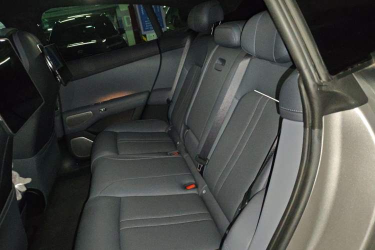 Used Xiaomi Auto YU7 2025 Ultra-Long Range High-Performance All-Wheel-Drive Max Edition Left Rear Seat