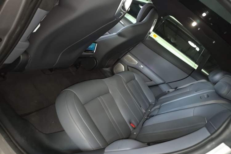 Used Xiaomi Auto YU7 2025 Ultra-Long Range High-Performance All-Wheel-Drive Max Edition Left Rear Seat