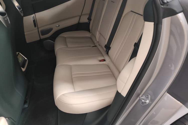 Used Xiaomi Auto YU7 2025 Ultra-Long Range High-Performance All-Wheel-Drive Max Edition Left Rear Seat