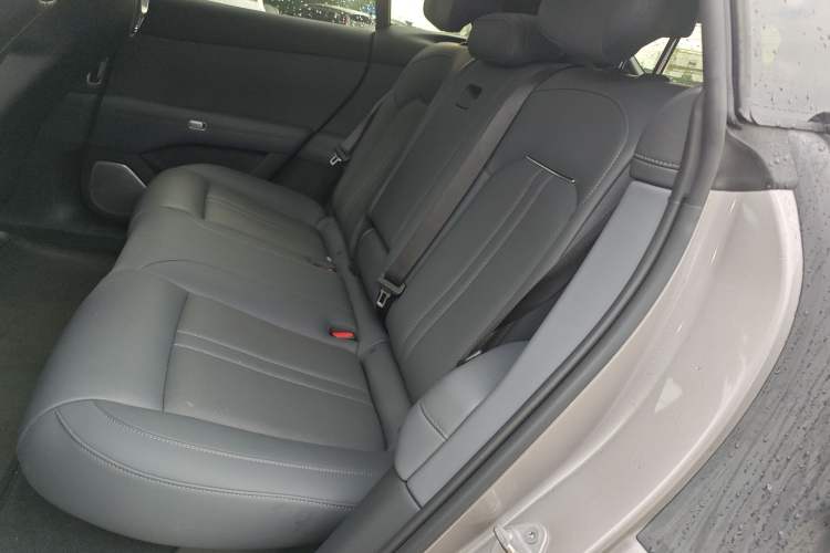 Used Xiaomi Auto YU7 2025 Ultra-Long Range Rear-Wheel Drive Version Left Rear Seat