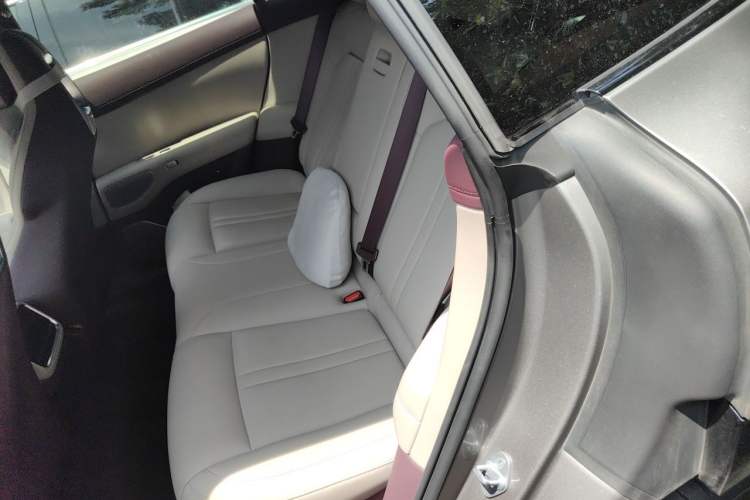 Used Xiaomi Auto YU7 2025 Ultra-Long Range High-Performance All-Wheel-Drive Max Edition Left Rear Seat
