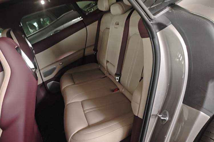 Used Xiaomi Auto YU7 2025 Ultra-Long Range High-Performance All-Wheel-Drive Max Edition Left Rear Seat