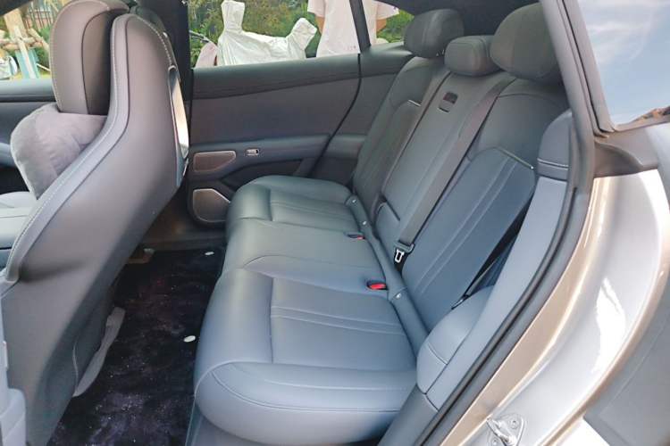 Used Xiaomi Auto YU7 2025 Ultra-Long Range Rear-Wheel Drive Version Left Rear Seat