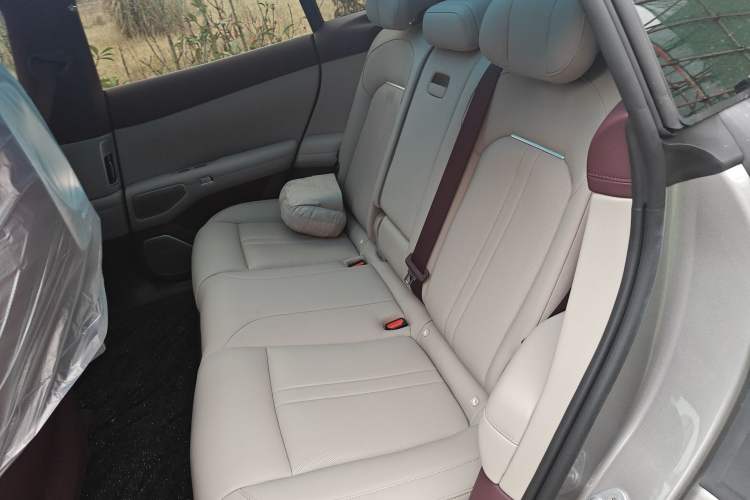 Used Xiaomi Auto YU7 2025 Ultra-Long Range High-Performance All-Wheel-Drive Max Edition Left Rear Seat