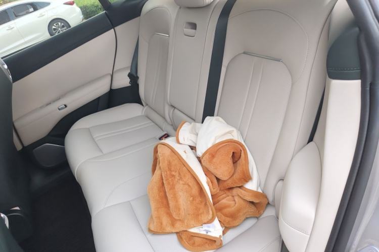 Used Xiaomi Auto YU7 2025 Ultra-Long Range Rear-Wheel Drive Version Left Rear Seat