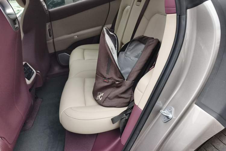 Used Xiaomi Auto YU7 2025 Ultra-Long Range All-Wheel Drive Pro Version Left Rear Seat