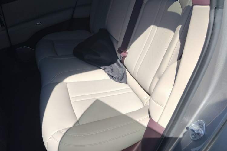Used Xiaomi Auto YU7 2025 Ultra-Long Range All-Wheel Drive Pro Version Left Rear Seat
