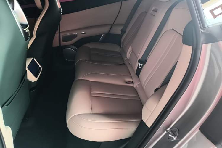 Used Xiaomi Auto YU7 2025 Ultra-Long Range All-Wheel Drive Pro Version Left Rear Seat