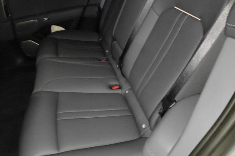 Used Xiaomi Auto YU7 2025 Ultra-Long Range High-Performance All-Wheel-Drive Max Edition Left Rear Seat
