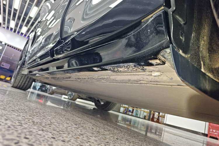 Used Xiaomi Auto YU7 2025 Ultra-Long Range Rear-Wheel Drive Version Left Side Sill
