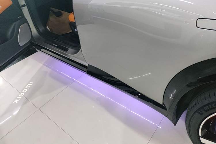 Used Xiaomi Auto YU7 2025 Ultra-Long Range High-Performance All-Wheel-Drive Max Edition Left Side Sill
