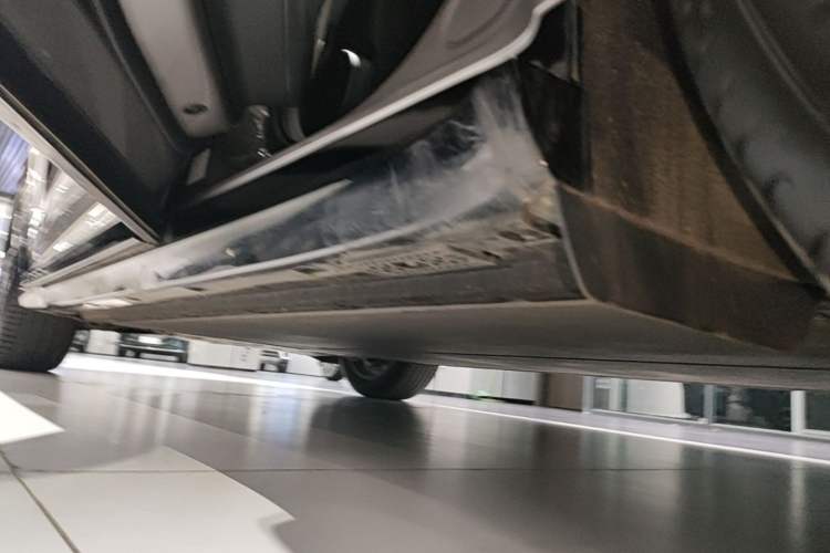 Used Xiaomi Auto YU7 2025 Ultra-Long Range Rear-Wheel Drive Version Left Side Sill