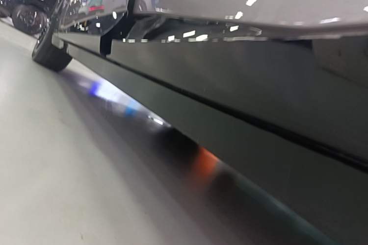 Used Xiaomi Auto YU7 2025 Ultra-Long Range All-Wheel Drive Pro Version Left Side Sill