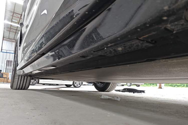 Used Xiaomi Auto YU7 2025 Ultra-Long Range Rear-Wheel Drive Version Left Side Sill