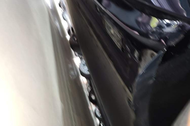Used Xiaomi Auto YU7 2025 Ultra-Long Range All-Wheel Drive Pro Version Left Side Sill