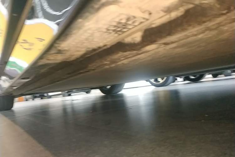 Used Xiaomi Auto YU7 2025 Ultra-Long Range High-Performance All-Wheel-Drive Max Edition Left Side Sill