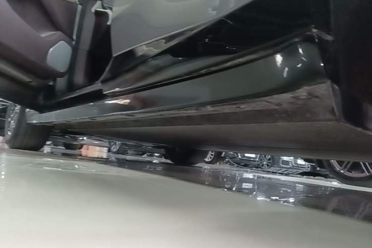 Used Xiaomi Auto YU7 2025 Ultra-Long Range All-Wheel Drive Pro Version Left Side Sill