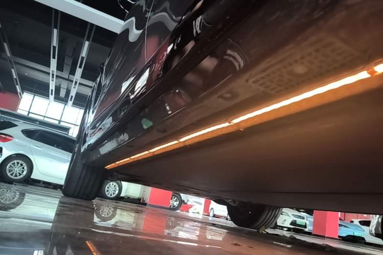 Used Xiaomi Auto YU7 2025 Ultra-Long Range Rear-Wheel Drive Version Left Side Sill