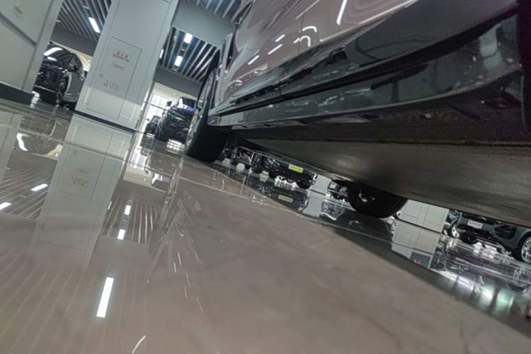 Used Xiaomi Auto YU7 2025 Ultra-Long Range High-Performance All-Wheel-Drive Max Edition Left Side Sill