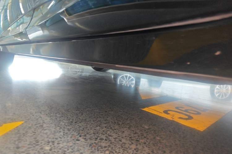 Used Xiaomi Auto YU7 2025 Ultra-Long Range Rear-Wheel Drive Version Left Side Sill