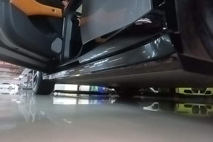 Used Xiaomi Auto YU7 2025 Ultra-Long Range Rear-Wheel Drive Version Left Side Sill