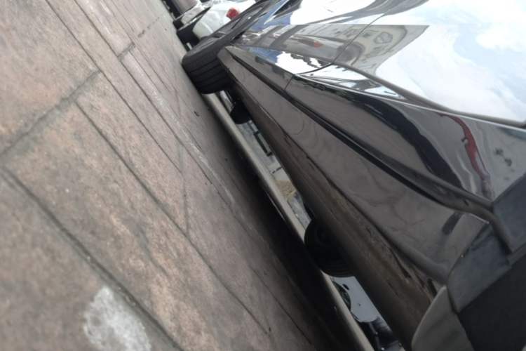 Used Xiaomi Auto YU7 2025 Ultra-Long Range Rear-Wheel Drive Version Left Side Sill
