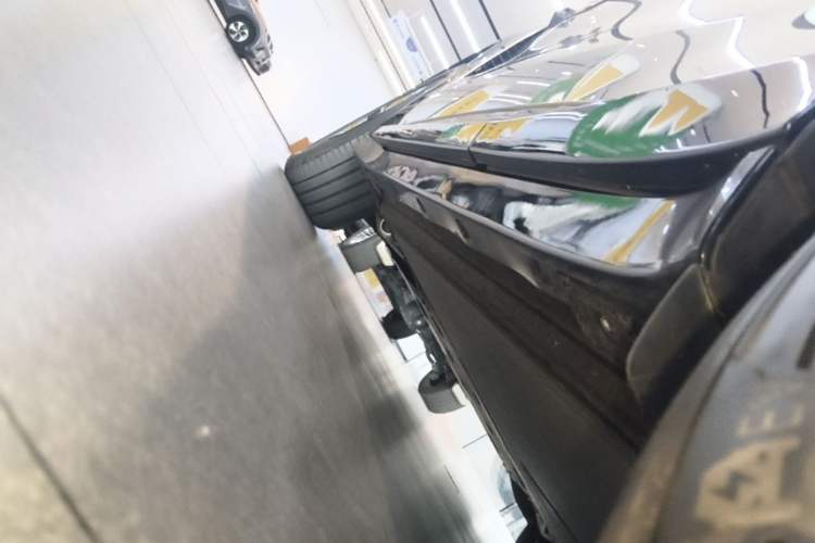 Used Xiaomi Auto YU7 2025 Ultra-Long Range Rear-Wheel Drive Version Left Side Sill