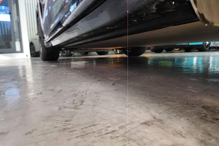 Used Xiaomi Auto YU7 2025 Ultra-Long Range All-Wheel Drive Pro Version Left Side Sill