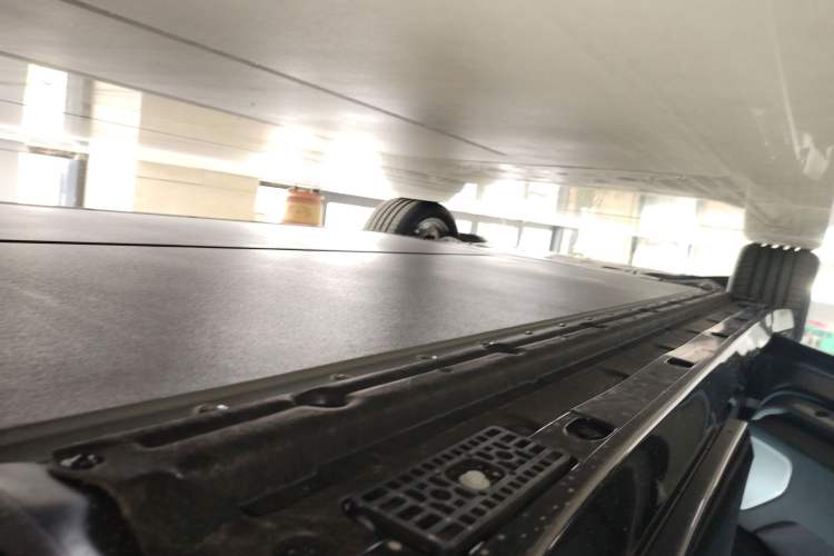Used Xiaomi Auto YU7 2025 Ultra-Long Range All-Wheel Drive Pro Version Left Side Sill