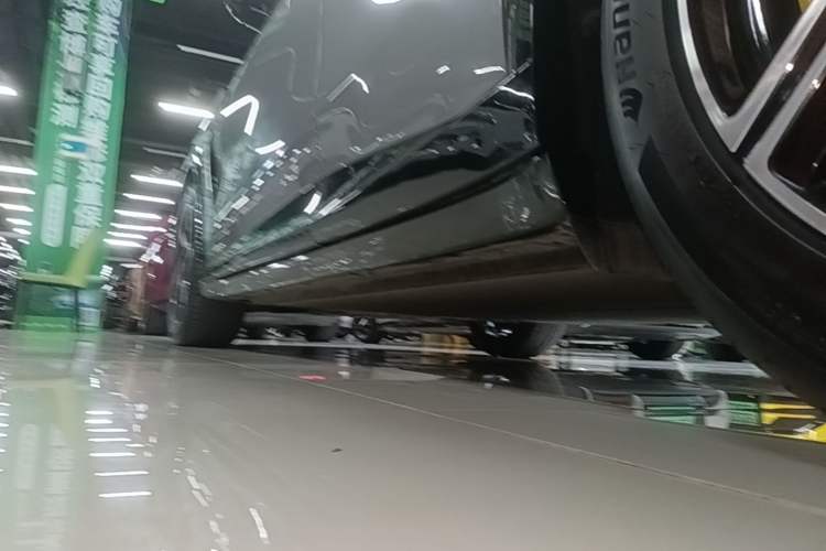 Used Xiaomi Auto YU7 2025 Ultra-Long Range All-Wheel Drive Pro Version Left Side Sill
