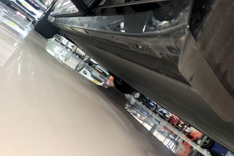 Used Xiaomi Auto YU7 2025 Ultra-Long Range High-Performance All-Wheel-Drive Max Edition Left Side Sill