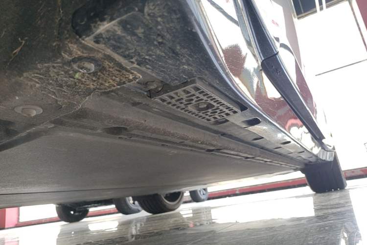 Used Xiaomi Auto YU7 2025 Ultra-Long Range All-Wheel Drive Pro Version Left Side Sill