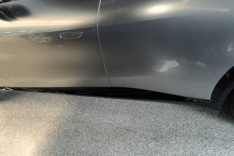 Used Xiaomi Auto YU7 2025 Ultra-Long Range All-Wheel Drive Pro Version Left Side Sill