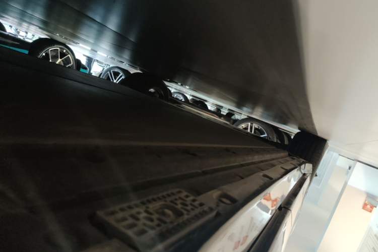 Used Xiaomi Auto YU7 2025 Ultra-Long Range All-Wheel Drive Pro Version Left Side Sill