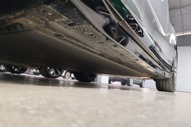 Used Xiaomi Auto YU7 2025 Ultra-Long Range All-Wheel Drive Pro Version Left Side Sill