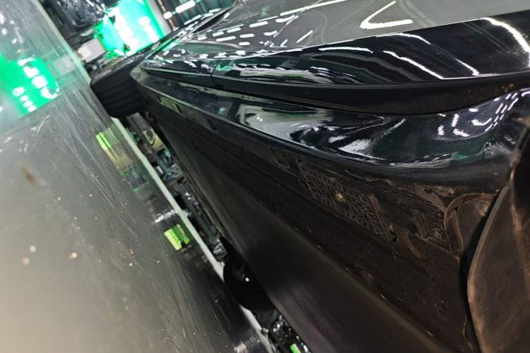 Used Xiaomi Auto YU7 2025 Ultra-Long Range Rear-Wheel Drive Version Left Side Sill