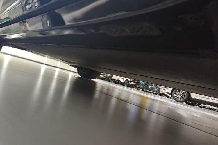 Used Xiaomi Auto YU7 2025 Ultra-Long Range Rear-Wheel Drive Version Left Side Sill