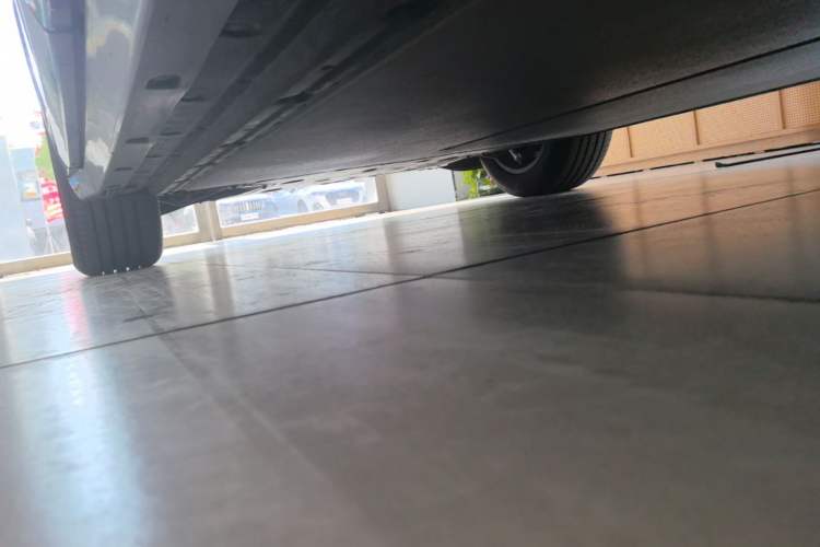 Used Xiaomi Auto YU7 2025 Ultra-Long Range Rear-Wheel Drive Version Left Side Sill