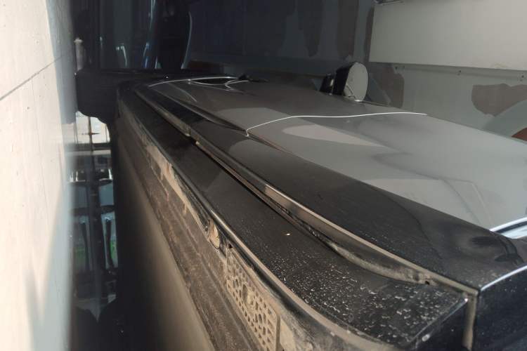 Used Xiaomi Auto YU7 2025 Ultra-Long Range All-Wheel Drive Pro Version Left Side Sill