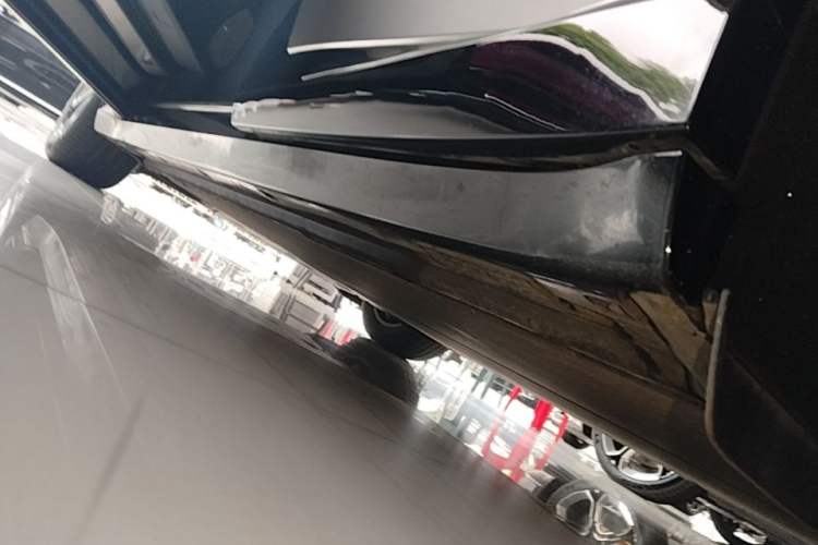 Used Xiaomi Auto YU7 2025 Ultra-Long Range All-Wheel Drive Pro Version Left Side Sill