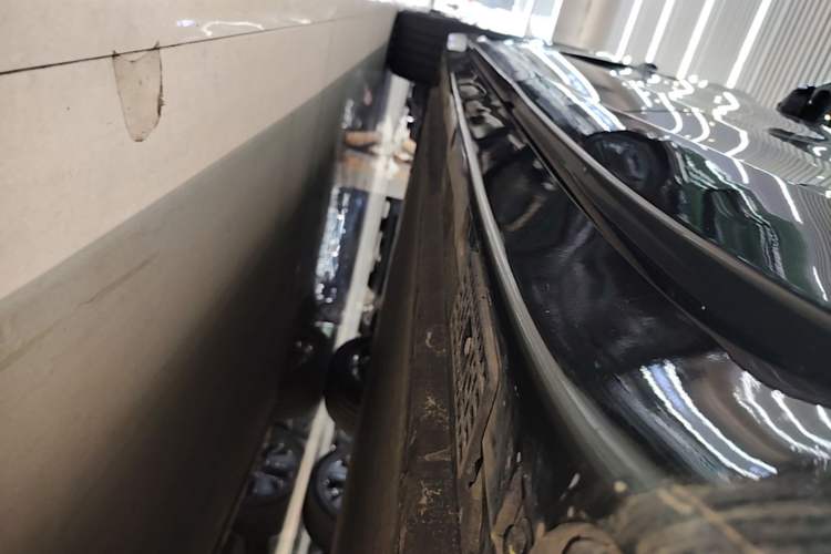 Used Xiaomi Auto YU7 2025 Ultra-Long Range Rear-Wheel Drive Version Left Side Sill