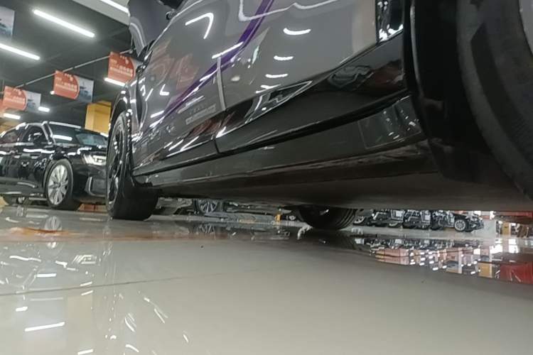 Used Xiaomi Auto YU7 2025 Ultra-Long Range All-Wheel Drive Pro Version Left Side Sill
