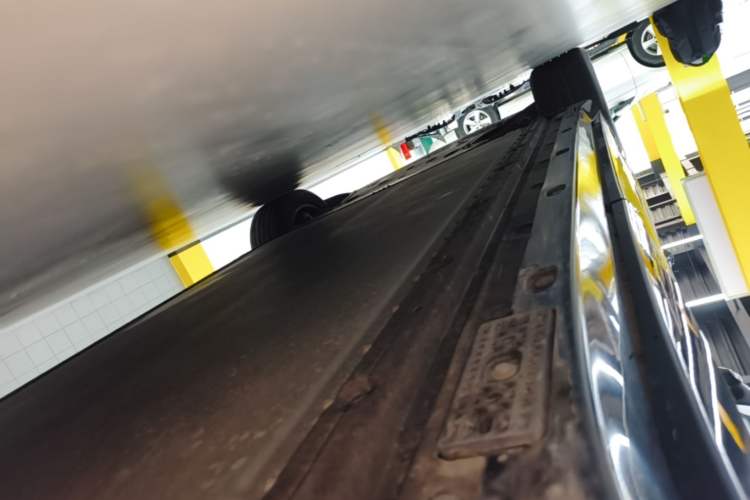 Used Xiaomi Auto YU7 2025 Ultra-Long Range High-Performance All-Wheel-Drive Max Edition Left Side Sill